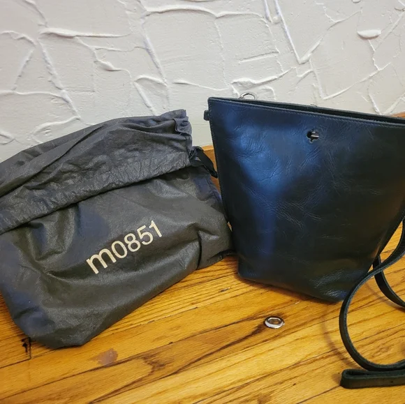 As Is MO851 Canadian Black Leather Bucket Style Crossbody Bag - Picture 1 of 12